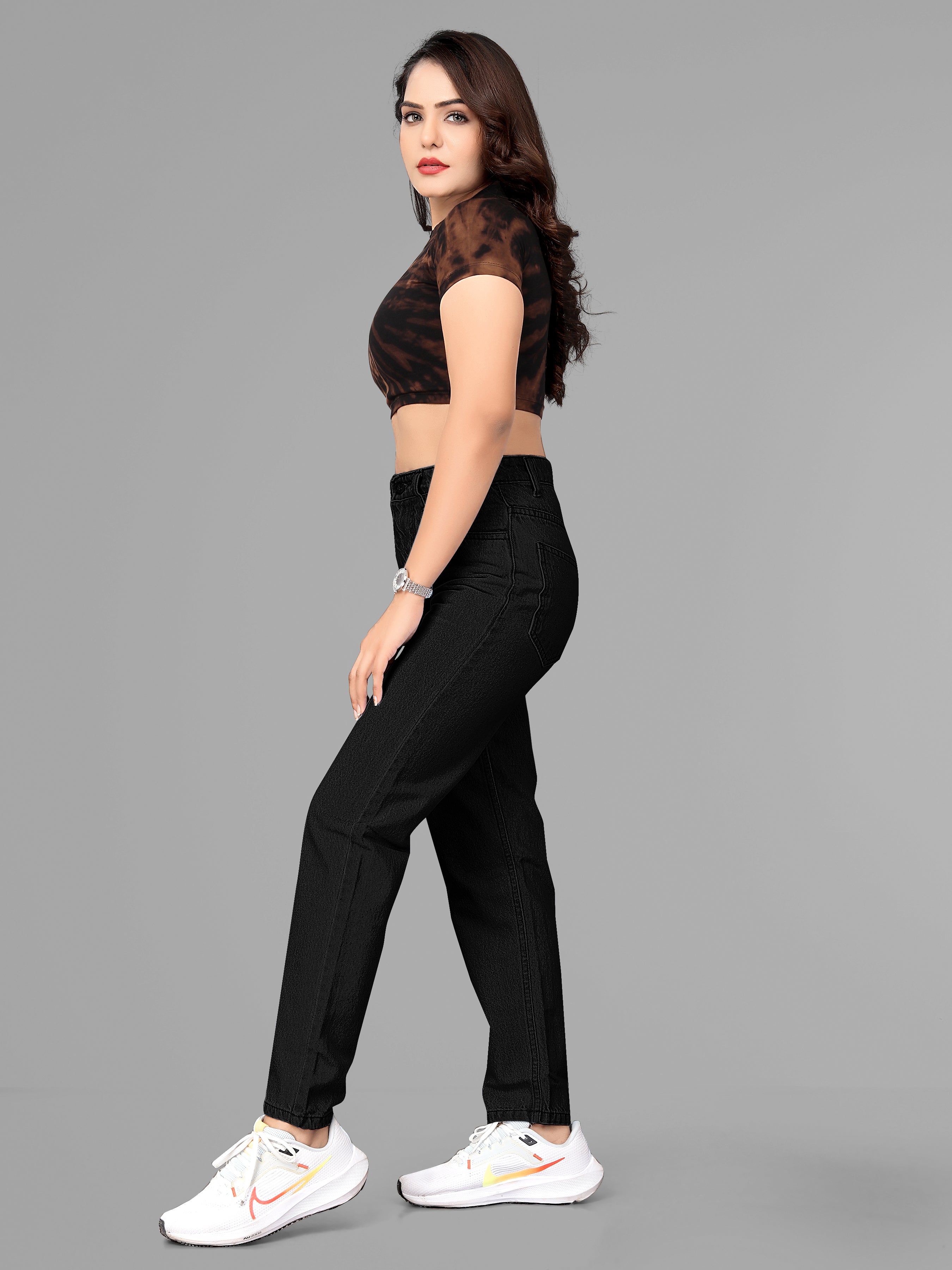 High waist mom-fit denim jeans for womens