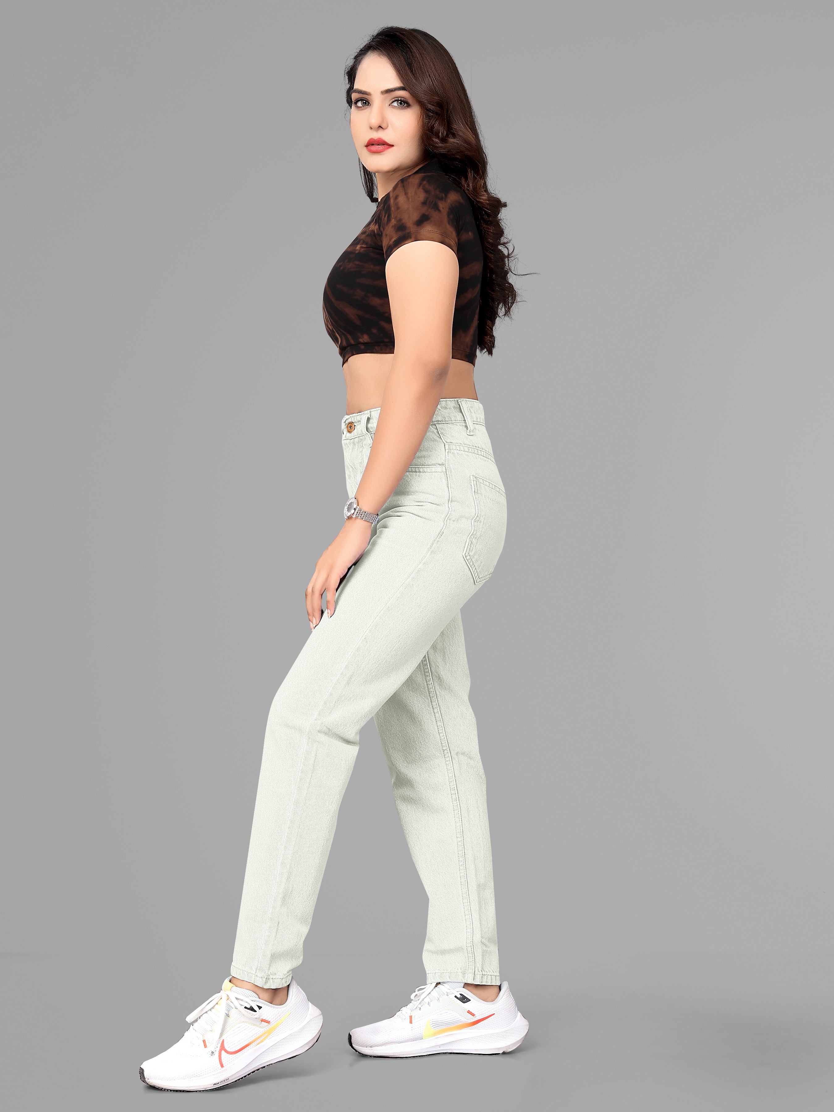 High waist mom-fit denim jeans for womens